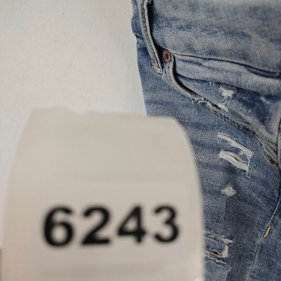 American Eagle Curvy Hi-Rise Shortie Distressed Jean Shorts Women’s Sz 4 Light - Picture 12 of 12